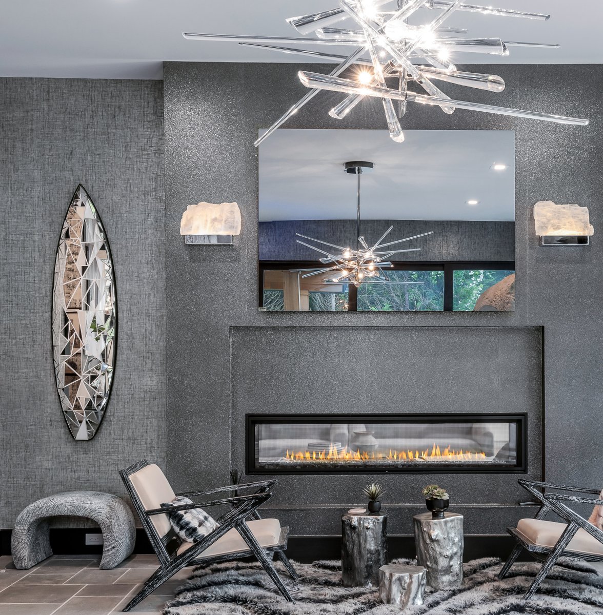 Fire and ice.... Dreaming of summer with our <a href="/HolidayHouseNY/">Holiday House</a> Hamptons 2019 solarium.

#melanieroydesign #interiordesign #hamptons
photo: <a href="/AlanBarryPhotog/">Alan Barry</a>