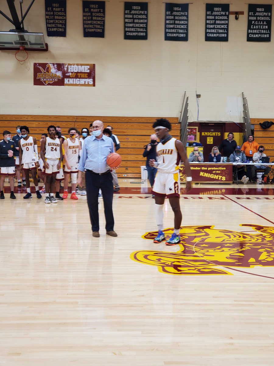 sjnra1's tweet image. 🏀SJN sophomore Davion Hill scores his 1,000th point! 

Congratulations Davion!! We are proud of you! ❤💛

#NeumannPride 
#NeumannFamily