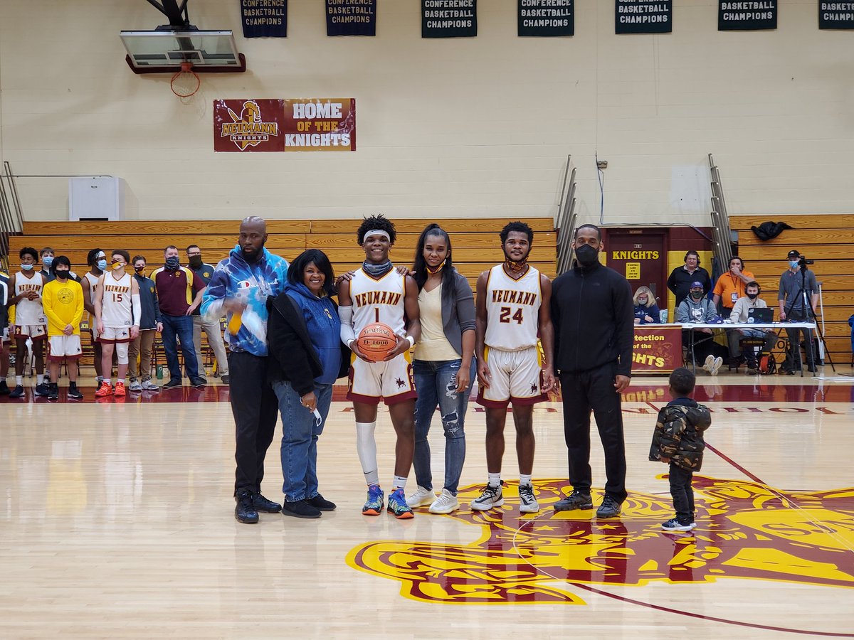sjnra1's tweet image. 🏀SJN sophomore Davion Hill scores his 1,000th point! 

Congratulations Davion!! We are proud of you! ❤💛

#NeumannPride 
#NeumannFamily