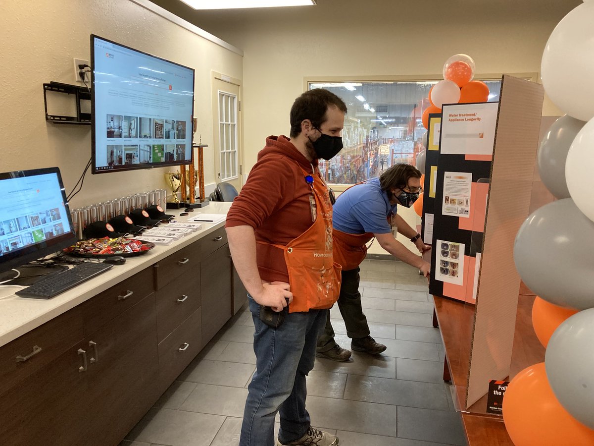 Day 1 of #pacnorthwestSAW here at #4702 is done!  Great to have a lot of interested #LanderLegends learning more about our install services!  @JKirkHD <a href="/TimGudasTHD/">Tim Gudas</a> <a href="/bdarrinTHD/">Blake Darrin</a> @Ken_D19DM <a href="/CorporateLarry/">Larry Lane</a> @blkubes