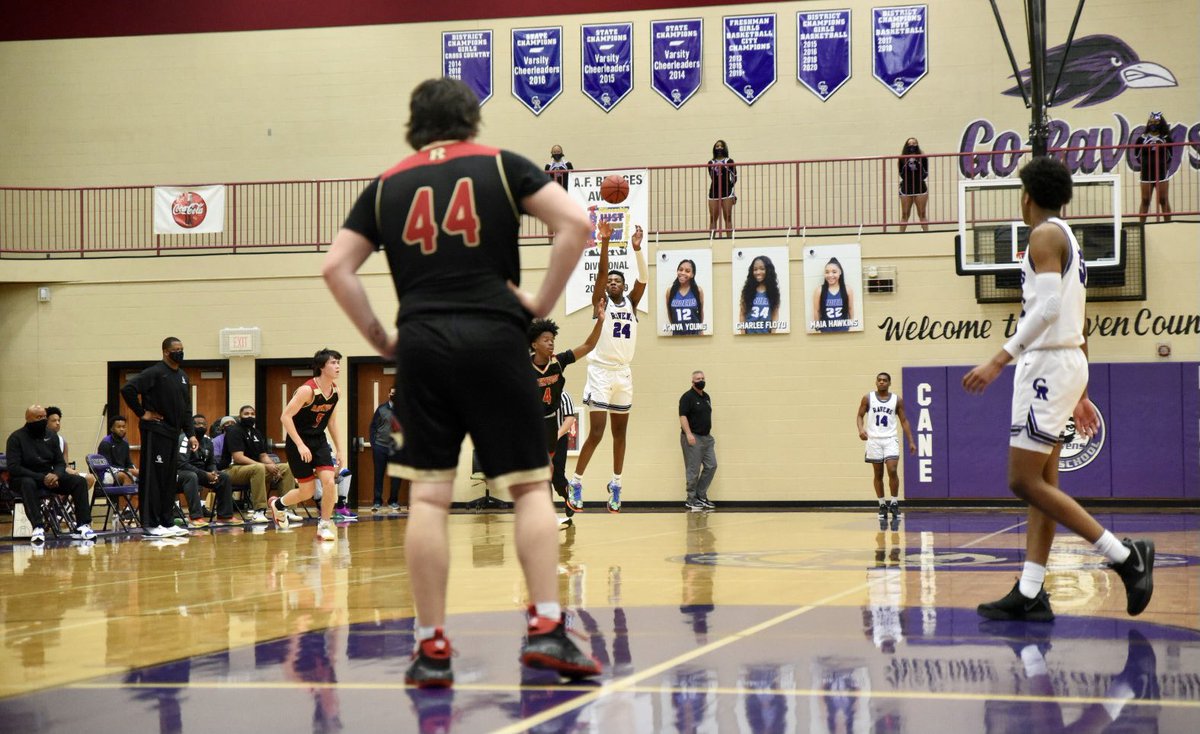 SportsNashville's tweet photo. From beyond half court, Brandon Miller sinks it at the end of the half for @CaneRidgeBBall to lead Ravenwood 26-20 at the break in Region 6-AAA play. https://t.co/aC23cNKBWo