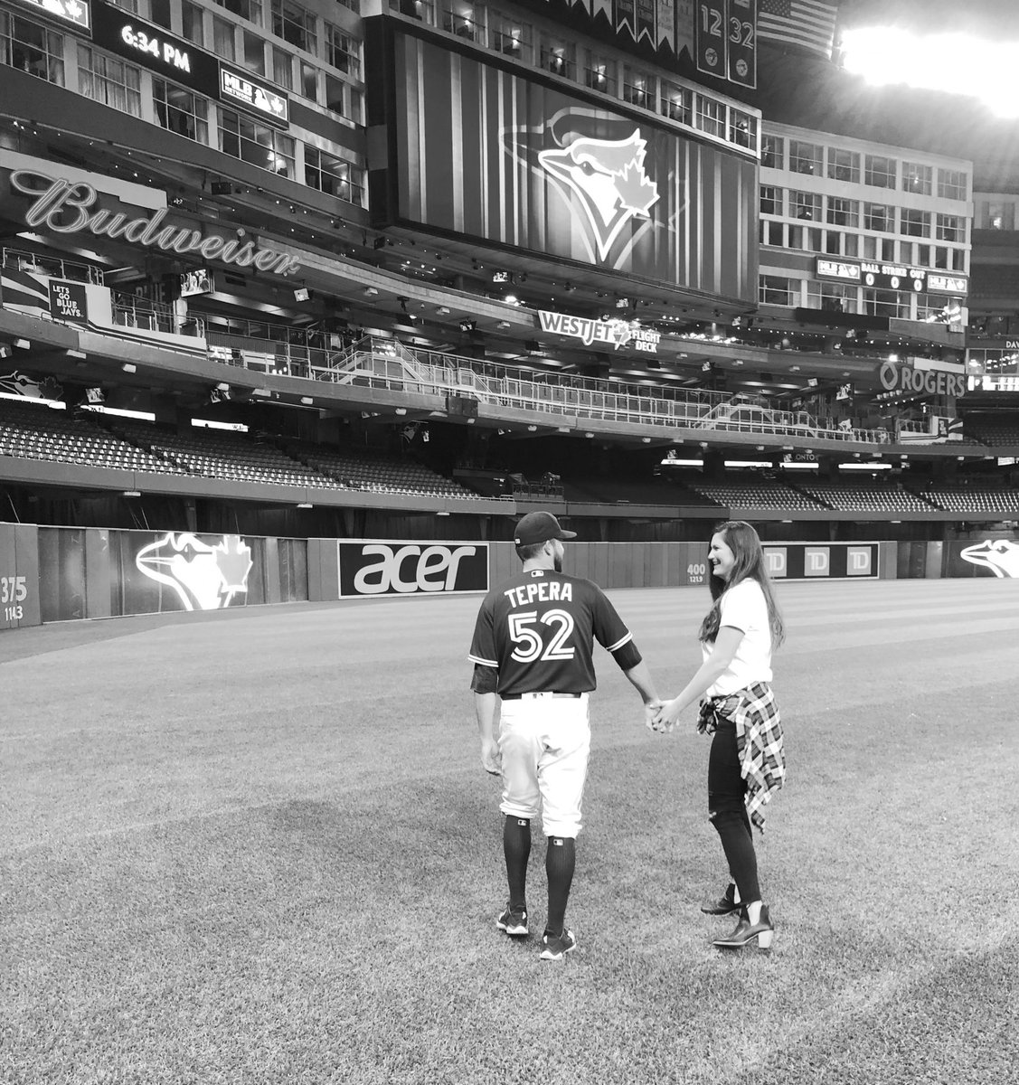 TamsterRN's tweet photo. @RTepera so happy to hear you signed another year in Chicago. I miss you in Toronto but I know this year is going to be a great one for you and @chelseadf https://t.co/5aYnnIyePN