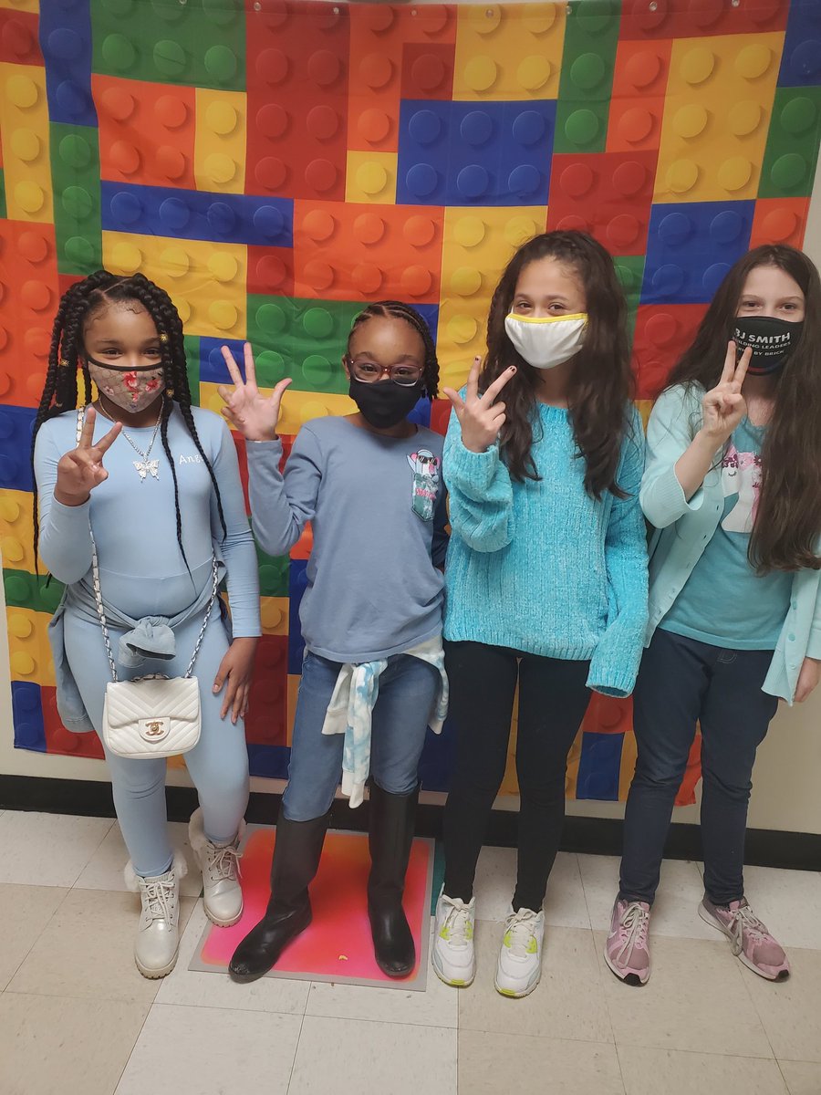 msrwebb1's tweet photo. I am loving that these young ladies are forming a bond! #bjsmith #smithleopards https://t.co/RSPt5ETRWz