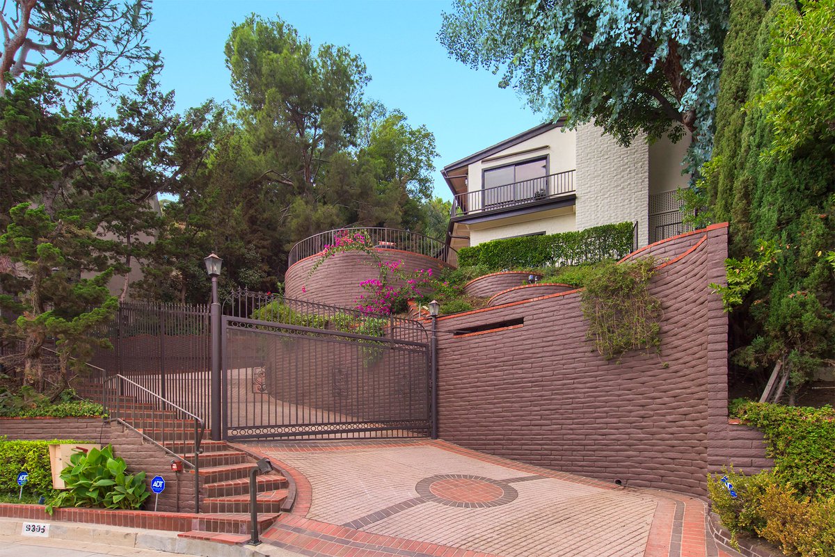 conniedegroot's tweet photo. LEASED!
9305 Beverly Crest Dr
Beverly Hills
Offered at $11,750/mo

We had a ton of demand for this property - everyone wanted it! https://t.co/sz9Ow0A5dx