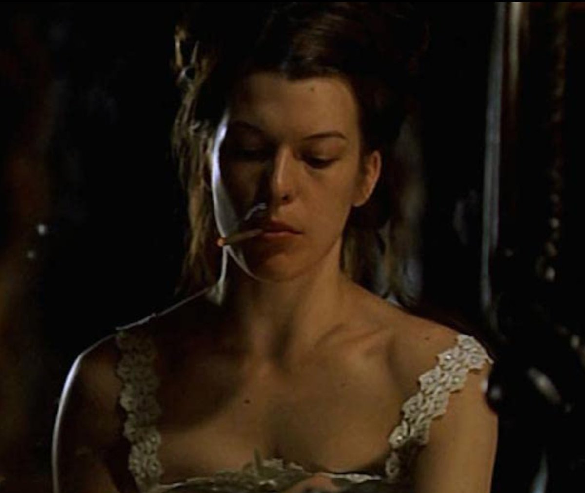 kristerlinder's tweet photo. So here's an idea: 
Put @DarrenAronofsky and @MillaJovovich on a desert island and don't let them leave until they've figured out a feverish, surreal epic based on the life, trials and tribulations of David Bowie. ♥︎ https://t.co/SsiXVTMMYV