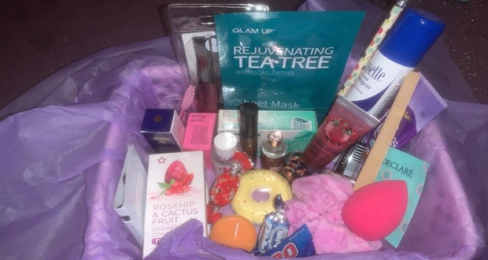 HamperShower's tweet photo. Welcome &amp; #Thank #You to all my new #Followers 👋 Pls 🔁 💕I started making #Self #Harm #Care &amp; #Mental #Health #Hampers now I also make #Spa, #Beauty, #Mothers Day &amp; #Men’s #Hampers 🧺 I try to make them affordable but still full of lovely branded items 🥰Pls click my FB link 🥰 https://t.co/Y5FrPbvgSI