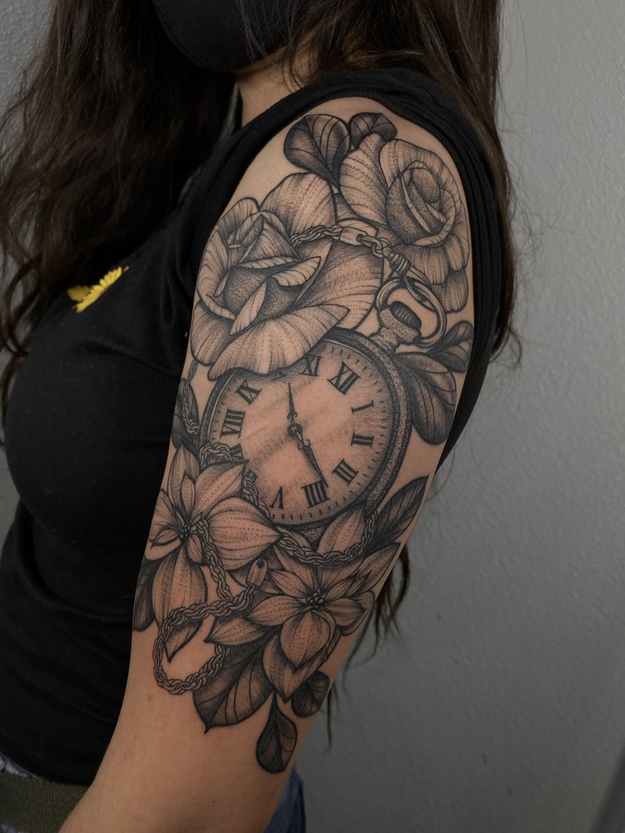 caitybugink's tweet photo. im a las vegas tattooer 🤗
here’s some of my work! 

tagging: @RobbiePina @grahmatter @paintedbluu @fullsend_jeff https://t.co/Bk8xK7YJKz