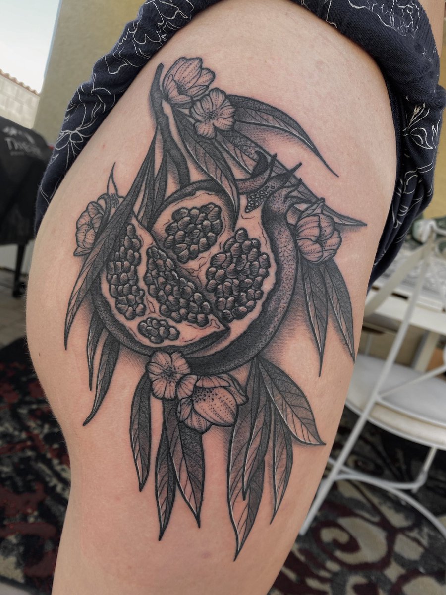 caitybugink's tweet photo. im a las vegas tattooer 🤗
here’s some of my work! 

tagging: @RobbiePina @grahmatter @paintedbluu @fullsend_jeff https://t.co/Bk8xK7YJKz