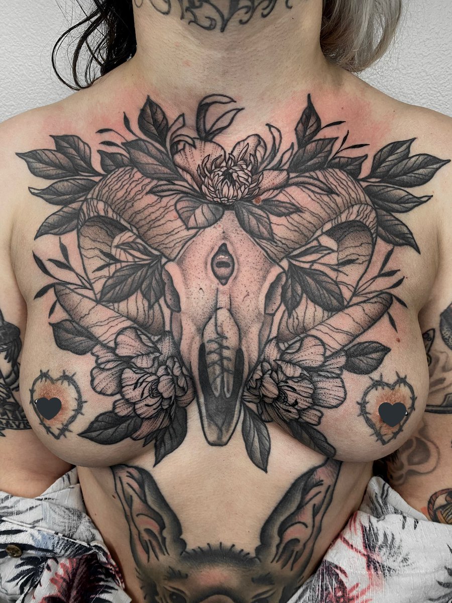 caitybugink's tweet photo. im a las vegas tattooer 🤗
here’s some of my work! 

tagging: @RobbiePina @grahmatter @paintedbluu @fullsend_jeff https://t.co/Bk8xK7YJKz