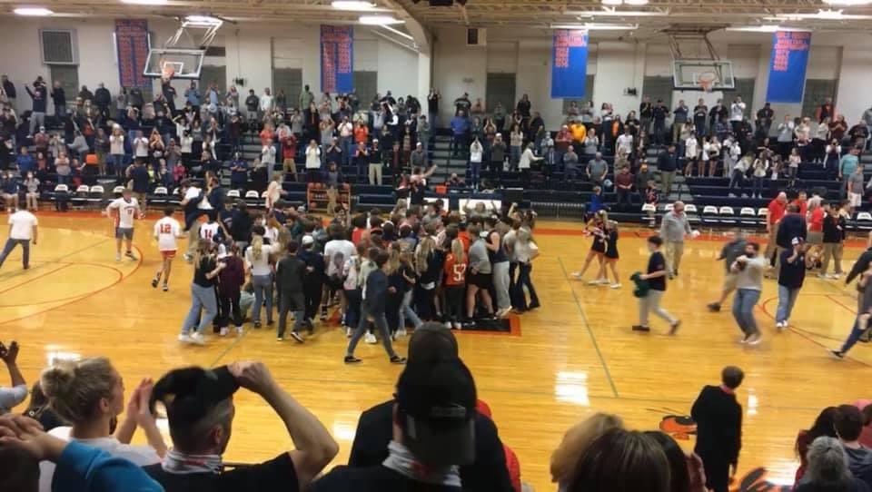 wpickell's tweet image. Happy for our guys! @LuttrellBrady @familyandhoops @harper22neal @colbyraymer22 @WyattHeidle keep it up! Ain’t over yet, more work is to be done in the #woodshed #KingstonFamily