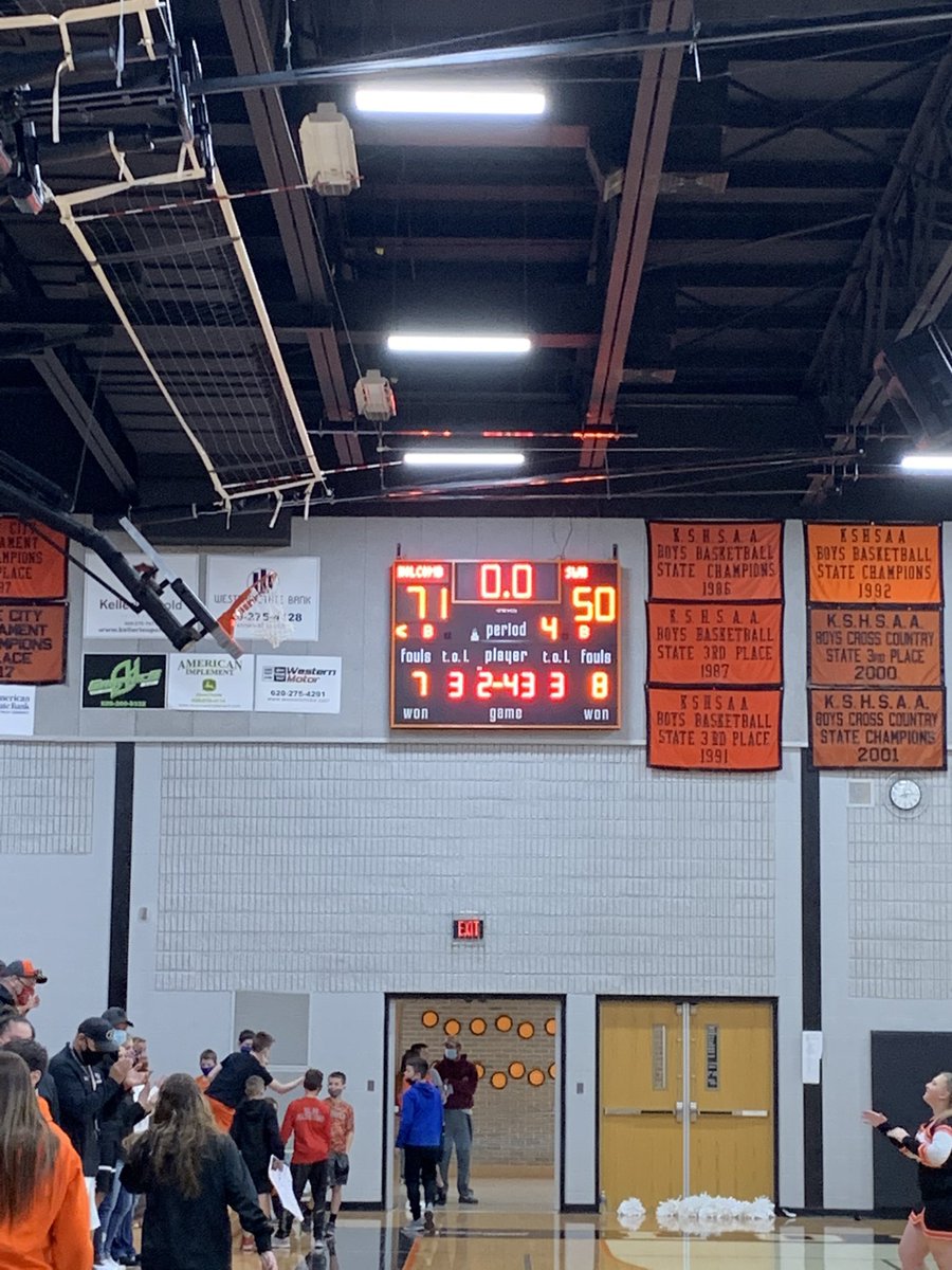 usd264sup's tweet photo. @holcombhoops defeats SWH 71-50 and move on to Sub-State semi finals on Friday! #LonghornVIP https://t.co/TLkaBOqlAj