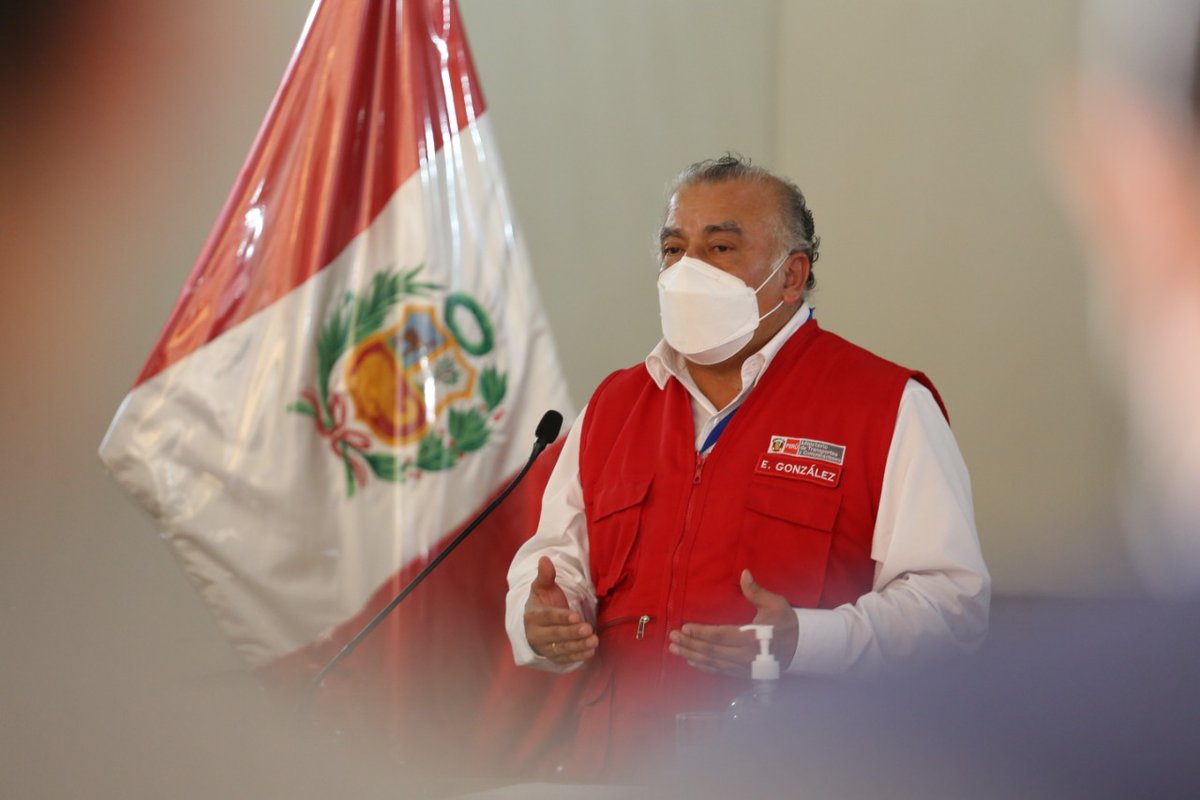 LlempenManuel's tweet photo. Junto al ministro @EGonzalez_Ch del  @MTC_GobPeru optimizamos las gestiones para afrontar y reducir los índices de contagio en nuestra región, además se indicó que se aplicaron más de 17 970 vacunas y pronto se iniciará la distribución de la segunda dosis. https://t.co/pf5mk8jSU8