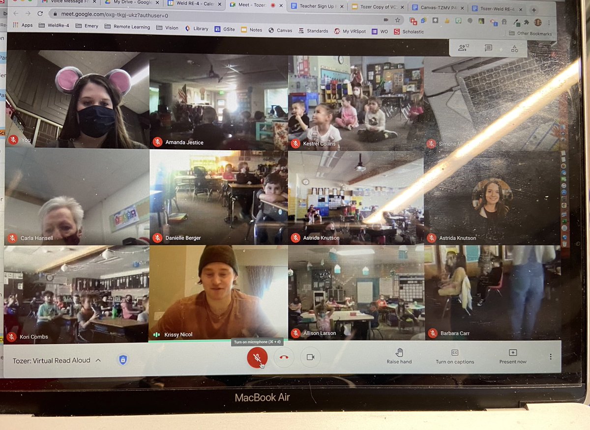 Thanks so much to Ian from the <a href="/ColoradoEagles/">Colorado Eagles</a> for reading to our students today! #tozercubs <a href="/TZPrincipal/">Shelly Butcher</a>