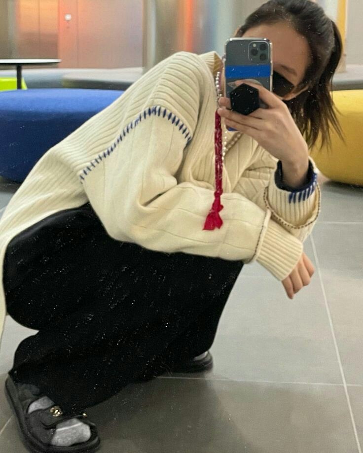 vhsgago's tweet photo. ⠀

    ##  alcyone chase linster 
   jennie and taehyung main. flexi fc talaga.
  rt/fave to be moot and for a possible dm. 
                   ? ! restαrting ? ! 

⠀ https://t.co/lylCLMxH7w