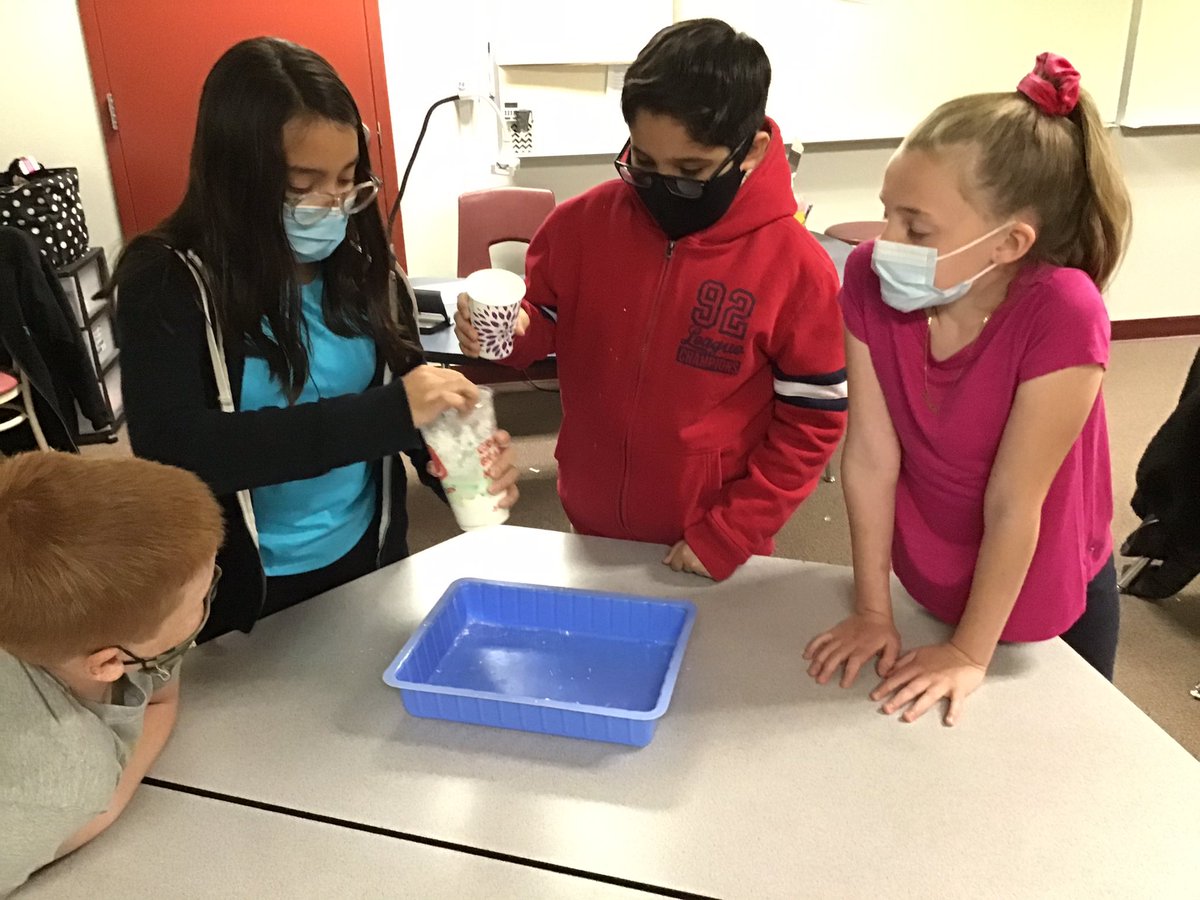 Mrs. Santa Cruz tweet media