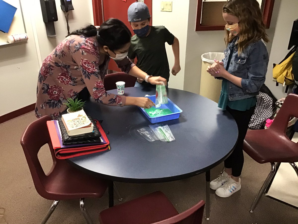 Mrs. Santa Cruz tweet media