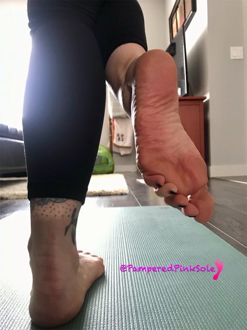3 pic. Now, take a long, deep breath in 😌
More Yoga feet on OF 🧘‍♀️
https://t.co/yJTIxvPPMa

#yogafeet