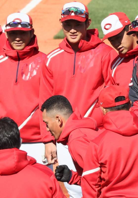 日刊スポーツ 広島担当 ニューヘアスタイルで声出し 一発芸を披露する 矢野雅哉 選手 撮影 加藤孝規 カープ Carp T Co Uqojd9kwjl Twitter