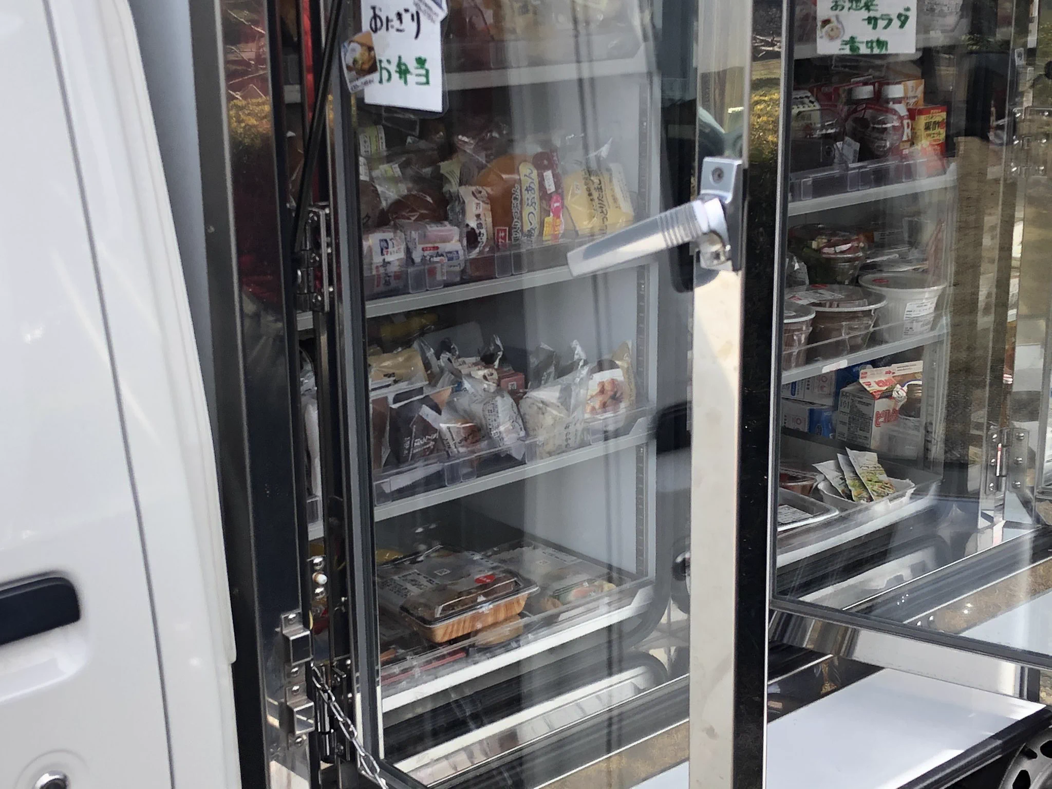 「セブンイレブン」限界集落に配達！助かります！