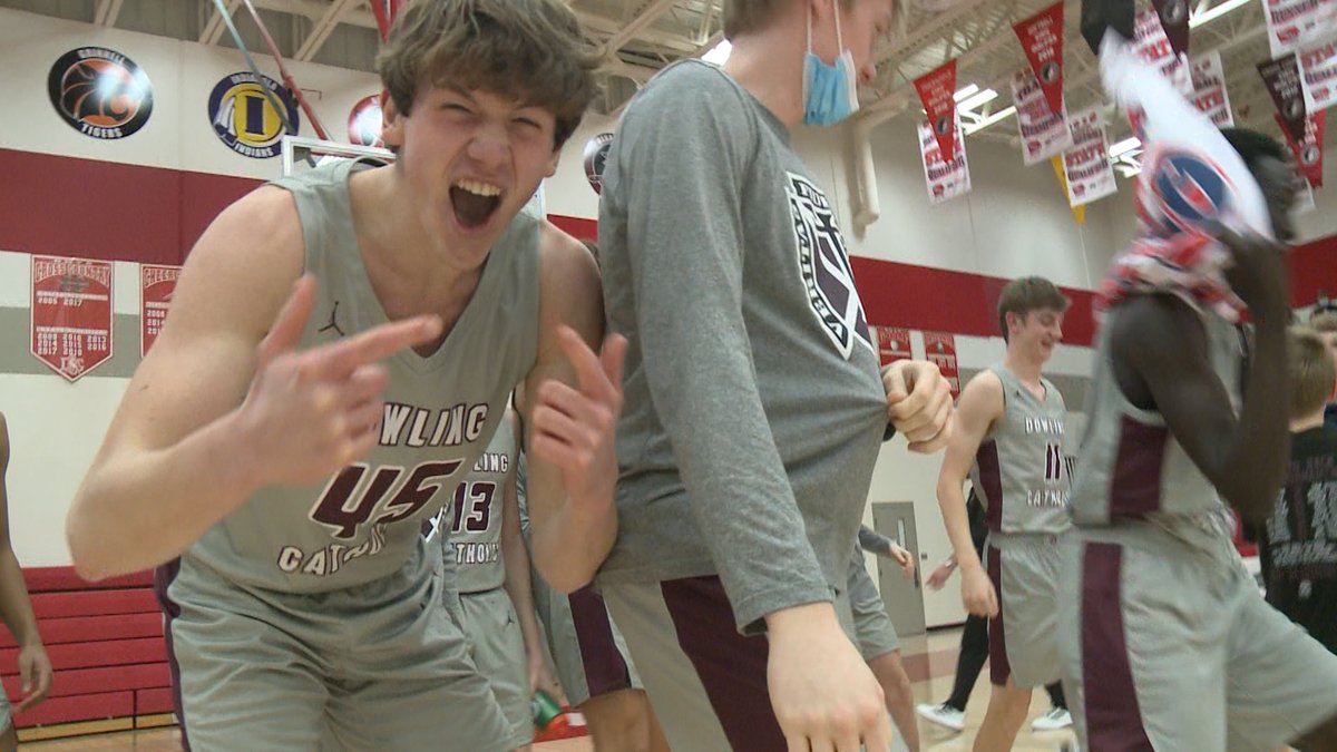 MarkFreundTV's tweet photo. Think @adambialzak is excited about @DowlingBball's return to state? #iahsbkb https://t.co/ZqiiN6gvbu