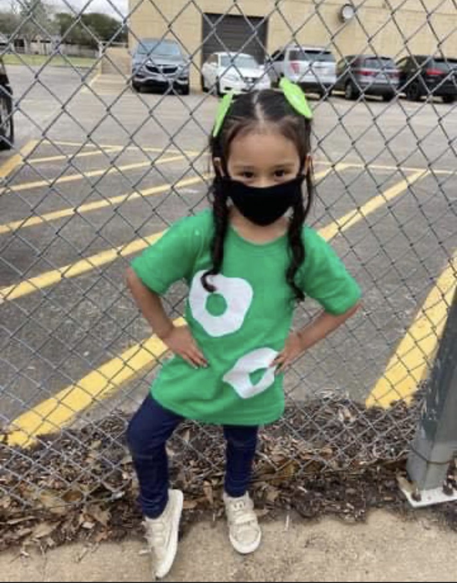 Central_AISD's tweet photo. “I do not like Green Eggs and Ham, I do not like it Sam I am!”
-Dr. Seuss
These Central kids loved dressing in green today!
#CelebratingCentral
#ReadAcrossAmericaWeek2021 https://t.co/2X6gv7qLt1