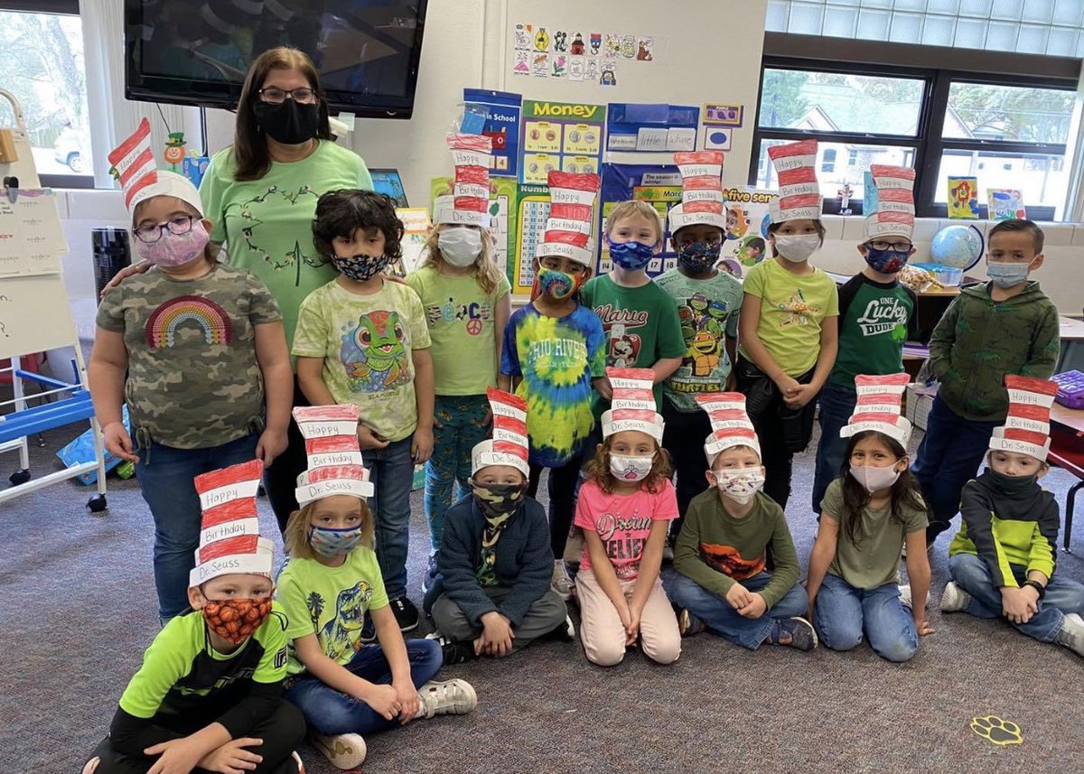 Central_AISD's tweet photo. “I do not like Green Eggs and Ham, I do not like it Sam I am!”
-Dr. Seuss
These Central kids loved dressing in green today!
#CelebratingCentral
#ReadAcrossAmericaWeek2021 https://t.co/2X6gv7qLt1