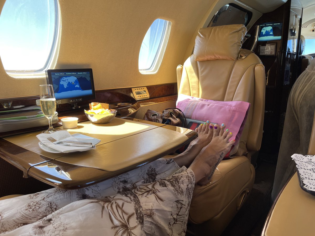 #footfetısh #feet #toes #longtoe Private jet long toes for me!