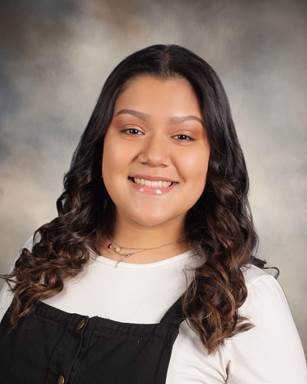 So proud of our <a href="/AVID4College/">AVID</a> Presidential Scholarship recipient, Angelica Hernandez! This future huskie will study nursing with a full ride! #mundypride #debtfree #thisisavid