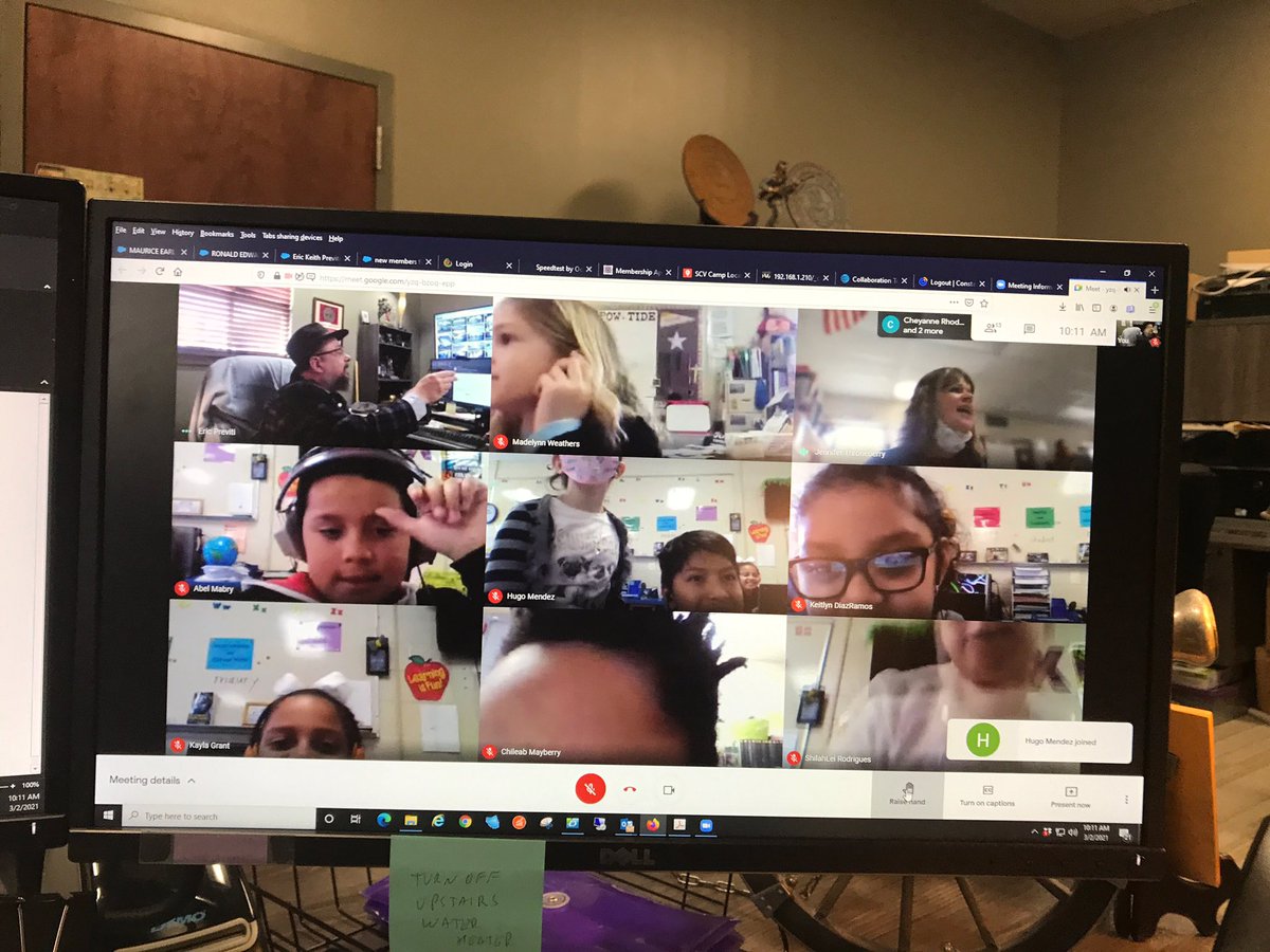 TeamThroneberry's tweet photo. 📚Read Across America 2021 version 💻 @HPEStigers #virtualreadaloudforguestreader #youreonmute #thirdgraderocks #teamthroneberry https://t.co/iFSaSFus52