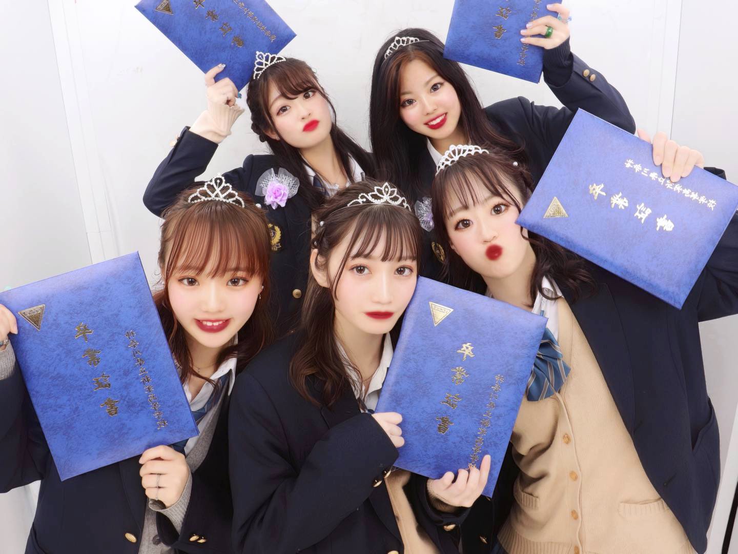 新栄女子高生卒業写真  / X