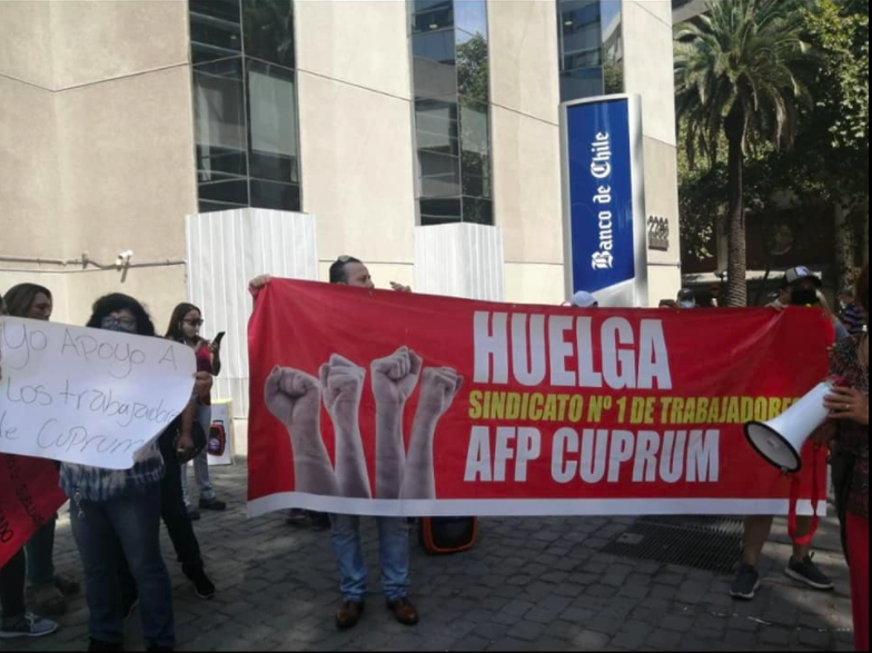 SCuprum's tweet photo. PROVIDENCIA MOSTRANDO EL APOYO!!!
VAMOS EQUIPO!!!
@cuprumAFP 
QUE NO NOS.HAGAN BAJAR LOS BRAZOS, NO RENDIRSE, NO!!!!

#CuprumAFP 
#principal
#HuelgaCuprumAfp https://t.co/UcLzVnrFba