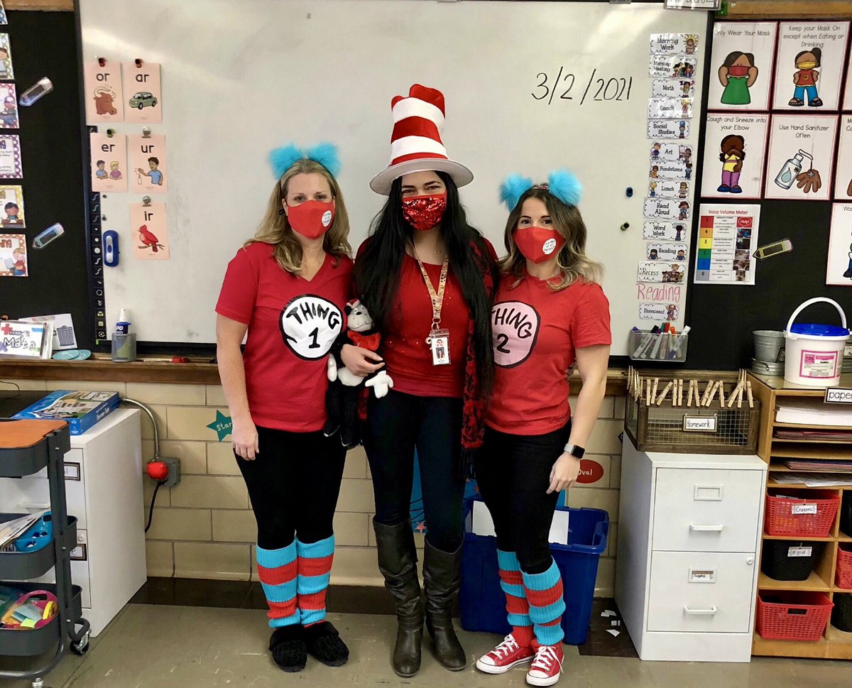 MsAugoustakis's tweet photo. The Cat in the Hat walked by second grade and noticed that Thing 1 and Thing 2 were in sight, snapped a photo, and then everything was alright! 😉😸❤️🤍 Happy Birthday Dr. Seuss! 🎂🥰 @CommunityComets @Grade2Varr @Grade2Jackson https://t.co/veB5PiqKDr