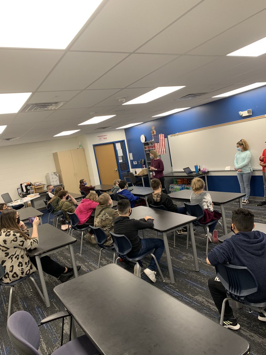 A great day <a href="/Kirn_MS/">Kirn Middle School</a> welcoming the students and parents from <a href="/LFLionsCBCSD/">Longfellow Elementary</a>! We can’t wait to welcome these 5th graders in August and watch them #AchieveMore as the Class of 2028! Go Lynx!