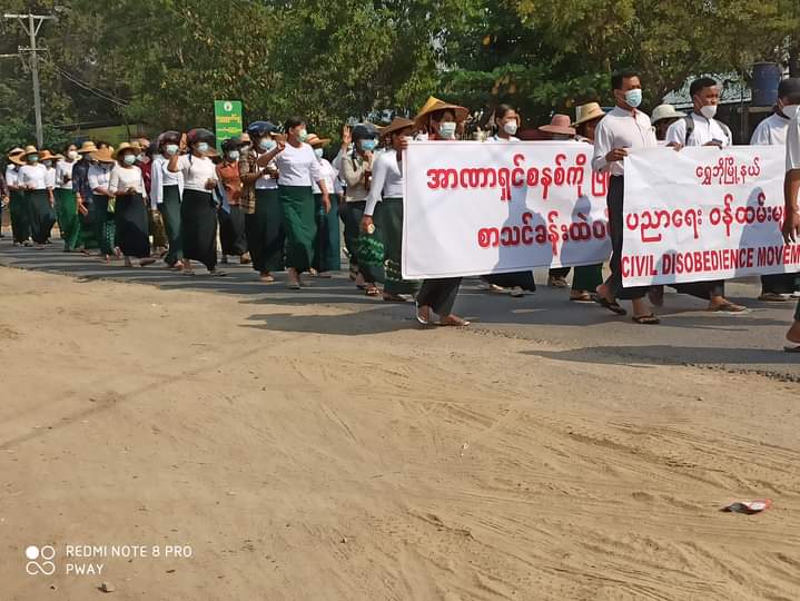 FebCoup's tweet photo. Teachers protesting against Military Coup , despite blockage by the Military in most streets in Shwebo Township. 3 March 2021.

#AgainstMyanmarMilitaryCoup 
#Mar3Coup 
#WhatsHappeningInMyanmar https://t.co/klIIFcGhQS
