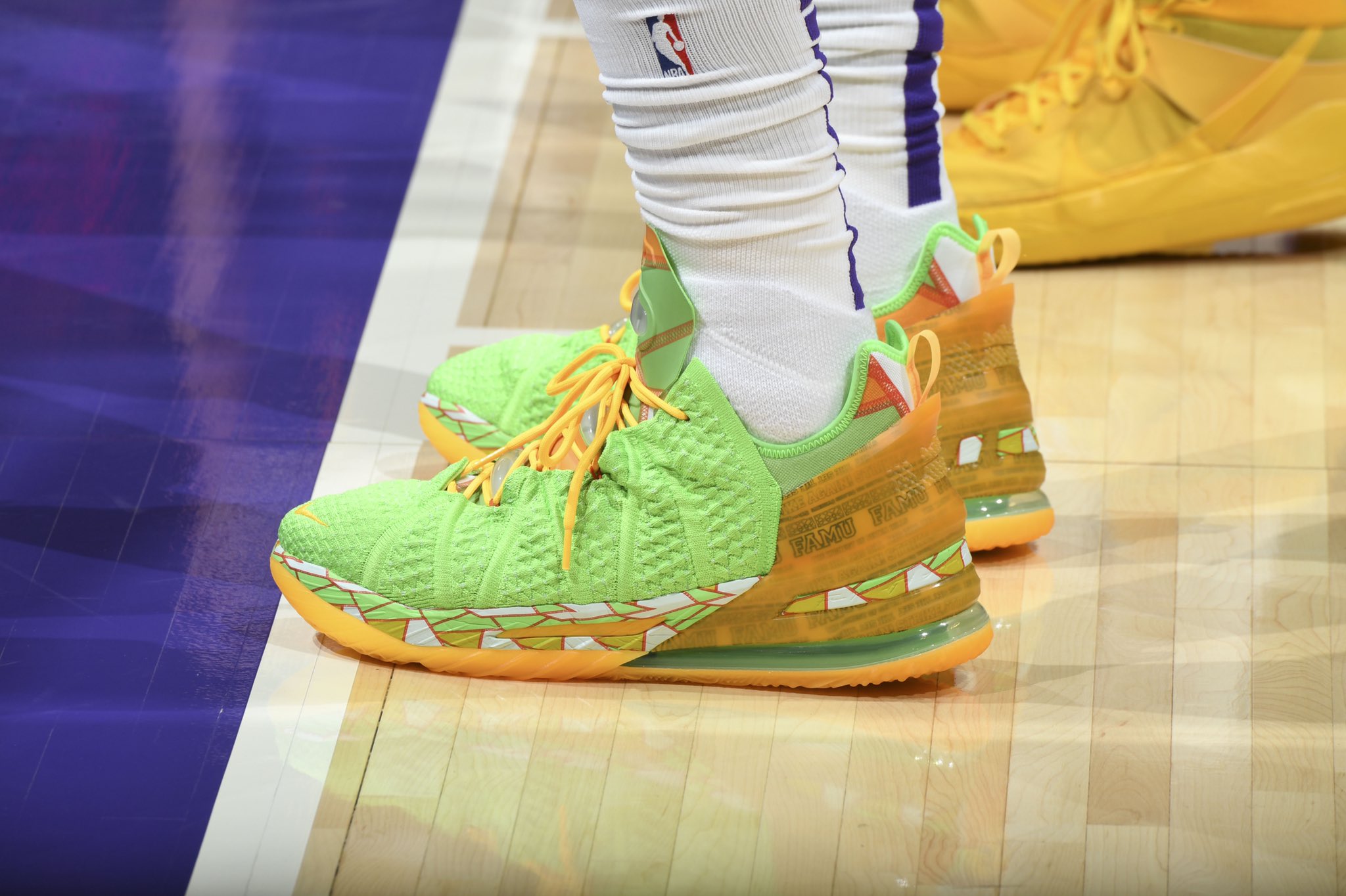 B R Kicks on X