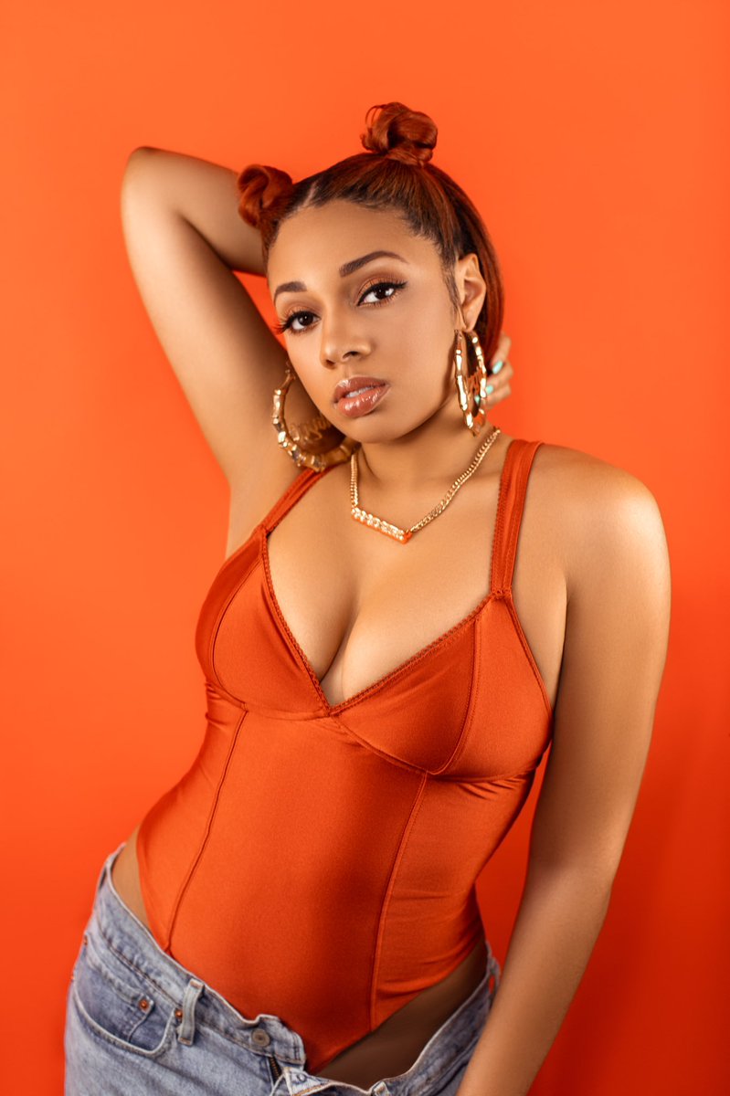 Been getting thick staying fit and loving it! 🧡 thank y’all for watching 😘