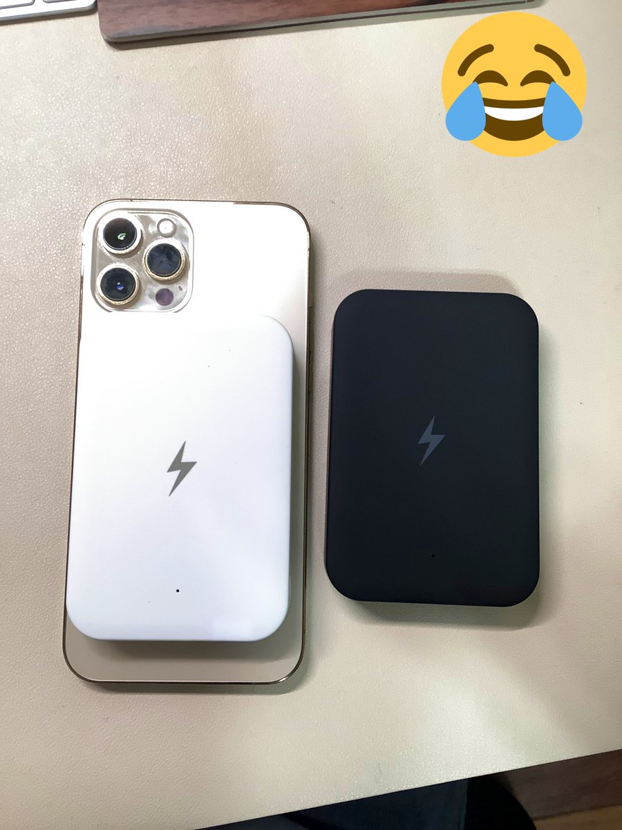 oscargong1995's tweet image. Humm，翻车了。不是 MagSafe，还很笨重，做工很差，差不多淘宝 50 块钱的水平。