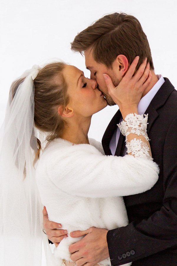 So much to inspire in this Romantic Wasatch Mountains Elopement Inspiration from @MtnsideBride captured by #Halie... aislesociety.com/post/romantic-…