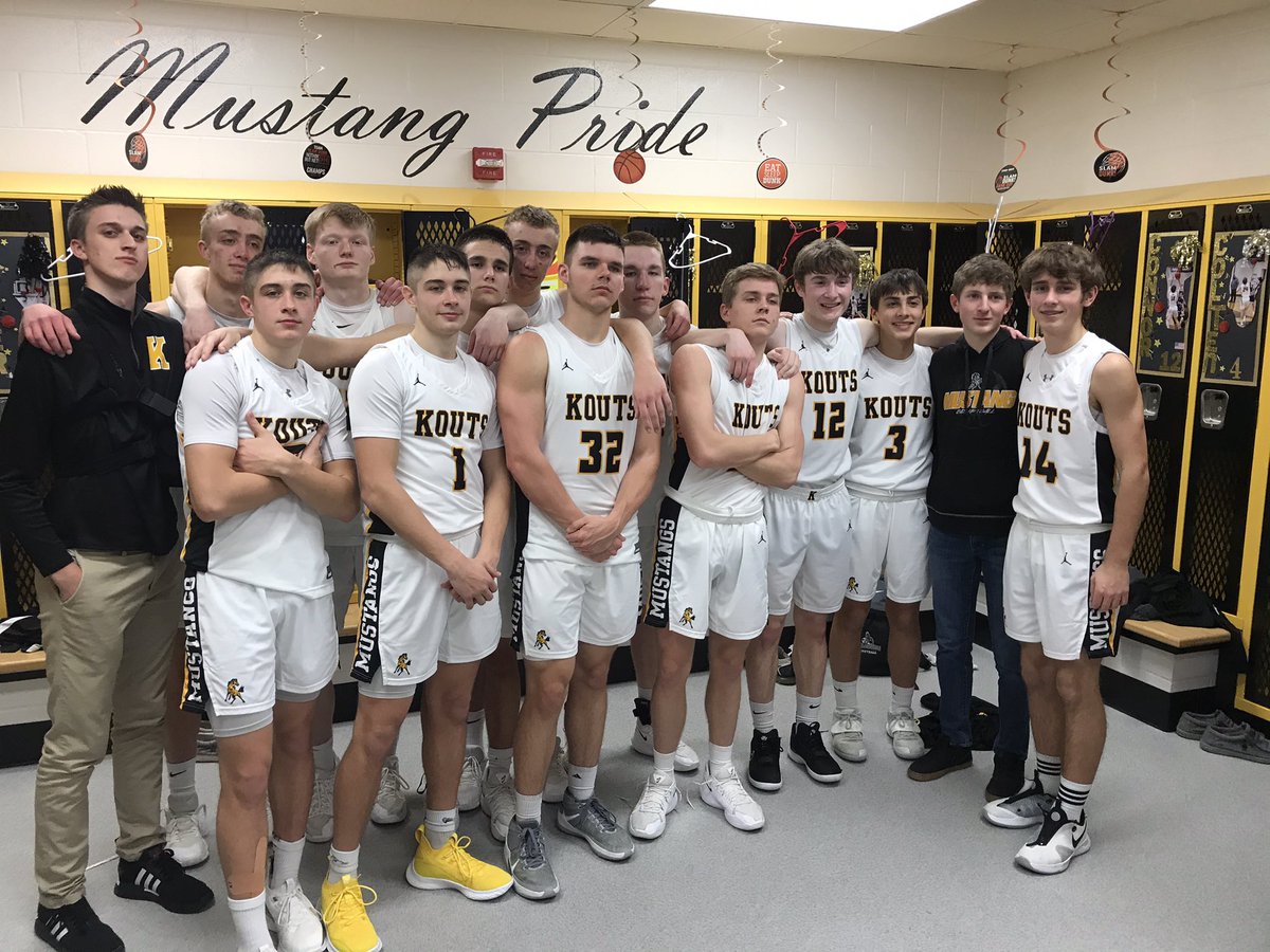 MustangBasketb1's tweet photo. Congrats to Cole Wireman on scoring his 2000th point tonight. He know has 2017 points 5 behind the school record. He wanted a team photo. Proud of who he is. 🖤💛🏀#RunAsOne #IAM3 #MustangPride @KyleNeddenriep @JP8185 @RomeovilleKid @Rick_Sports10 @amyjohaworth @KoutsAthletics https://t.co/RYUwkhCvVh