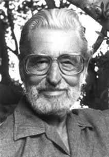 larwoolf's tweet photo. #TheodorSeussGeisel
March 2 1904
Before His Name Was Known At All, Seuss Put Creatures On The Wall
“Don`t cry because it is over; smile because it happened! “
When Dr. Seuss was three — or two,
his family lived by the zoo. https://t.co/cl2MFTitUM
