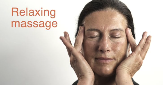 HC_Health's tweet photo. #Aanraking is van levensbelang en een basisbehoefte voor de mens. Zowel jong als oud hebben aanraking nodig voor het welzijn. In deze blog van collega Astrid Vossen lees je meer over het belang, de positieve effecten &amp; nog een fijne tip voor #zelfmassage. 
https://t.co/l0KavXnYsO https://t.co/vH3pzLYgAS