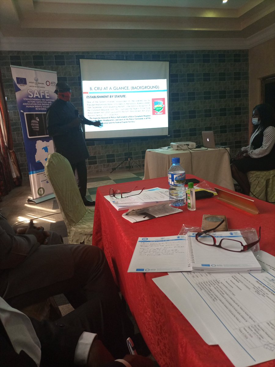 eweinigeria's tweet photo. ACP Markus Ishaku Basiran from the @PoliceNG_CRU of @PoliceNG making a presentation on Police internal mechanism for accountability for human rights violations by police officers at the ongoing Police-CSO situation room.
#SAFENG
@capionigeria @NigBarAssoc @AmnestyNigeria https://t.co/o0wNP9Wpzp