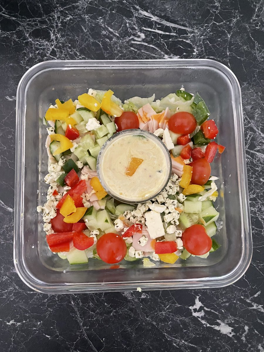 Kentrigo's tweet photo. Regierung einen Tag nicht da ? Der Mann könnte ja verhungern ! #hunger #salat #gesund https://t.co/wJDeS9jDWZ