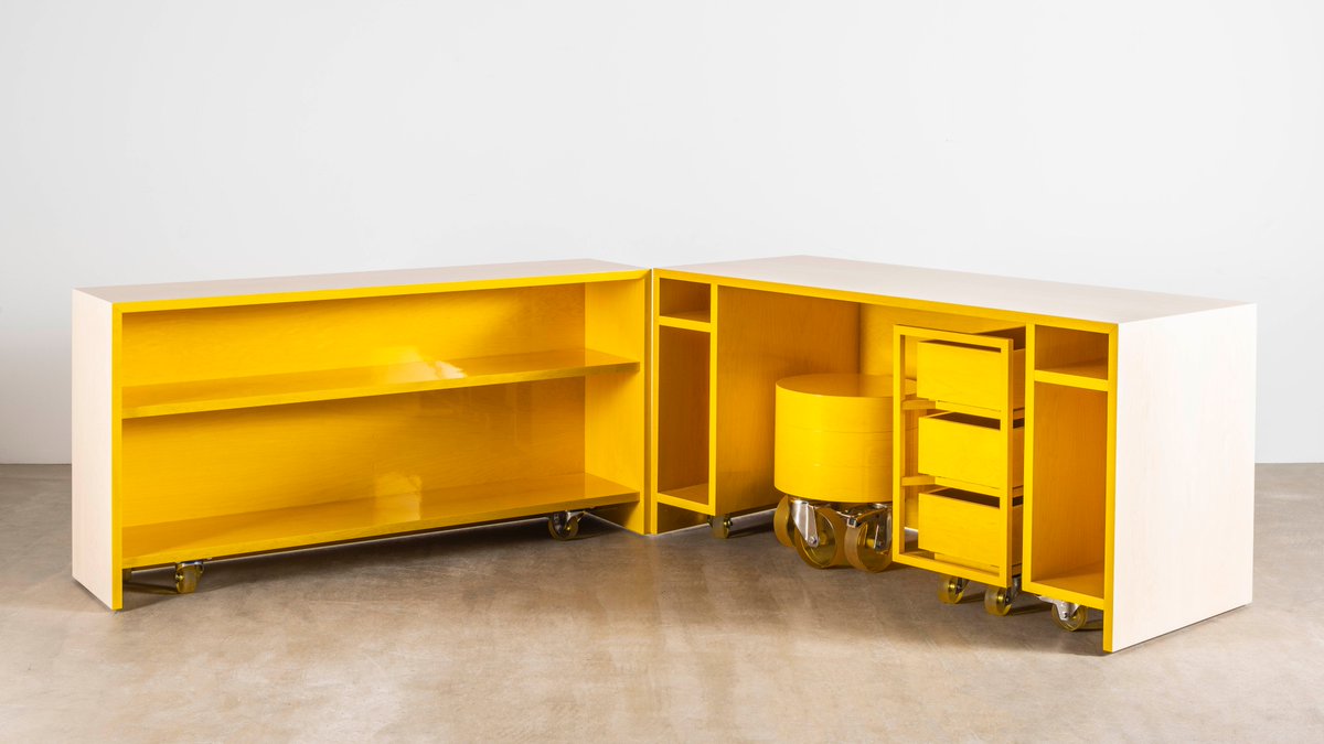 MadridDesignF's tweet image. 'Candy Cubicle' / #SabineMarcelis
― #connectedbydesign 

Una mesa que se transforma de “modo trabajo” a “modo escondido”, con un elemento de sorpresa inspirado en la escena de la maleta de Pulp Fiction.

En @fernangomezCCV hasta el 14.03.
bit.ly/connected-MDF21 @ahec_europe
