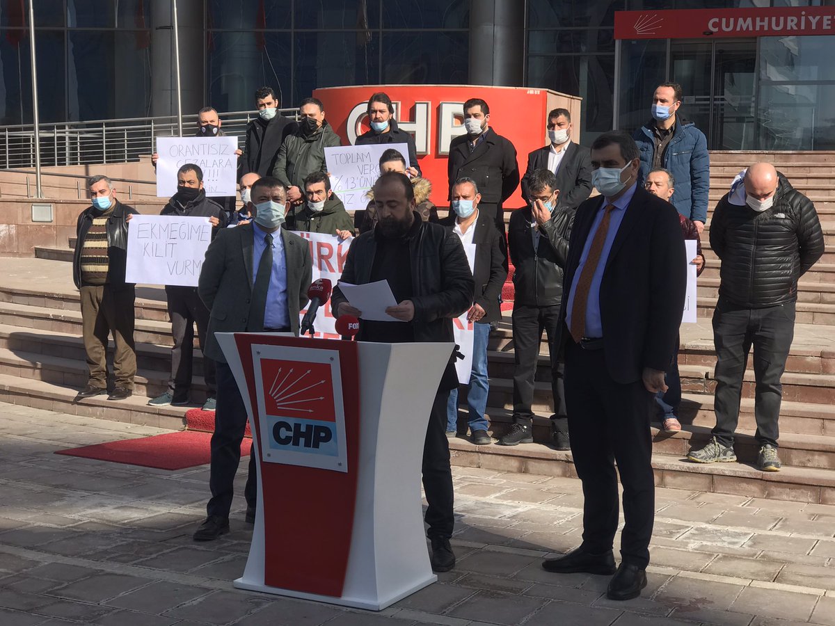 draliseker's tweet photo. Toplanan tüm vergilerin yüzde 13’ü alkol ve tütün ürünlerinin satışından elde edildiği halde tekel bayileri ve yaşam tarzı üzerindeki baskılar dayanılmayacak hale geldi.
Artık #TekelBayileriniRahatBırakın https://t.co/c68x1IrsZj