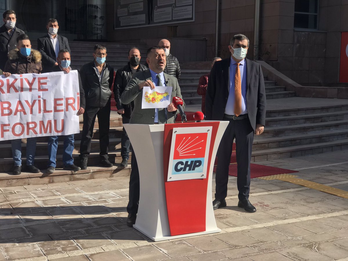 Toplanan tüm vergilerin yüzde 13’ü alkol ve tütün ürünlerinin satışından elde edildiği halde tekel bayileri ve yaşam tarzı üzerindeki baskılar dayanılmayacak hale geldi.
Artık #TekelBayileriniRahatBırakın