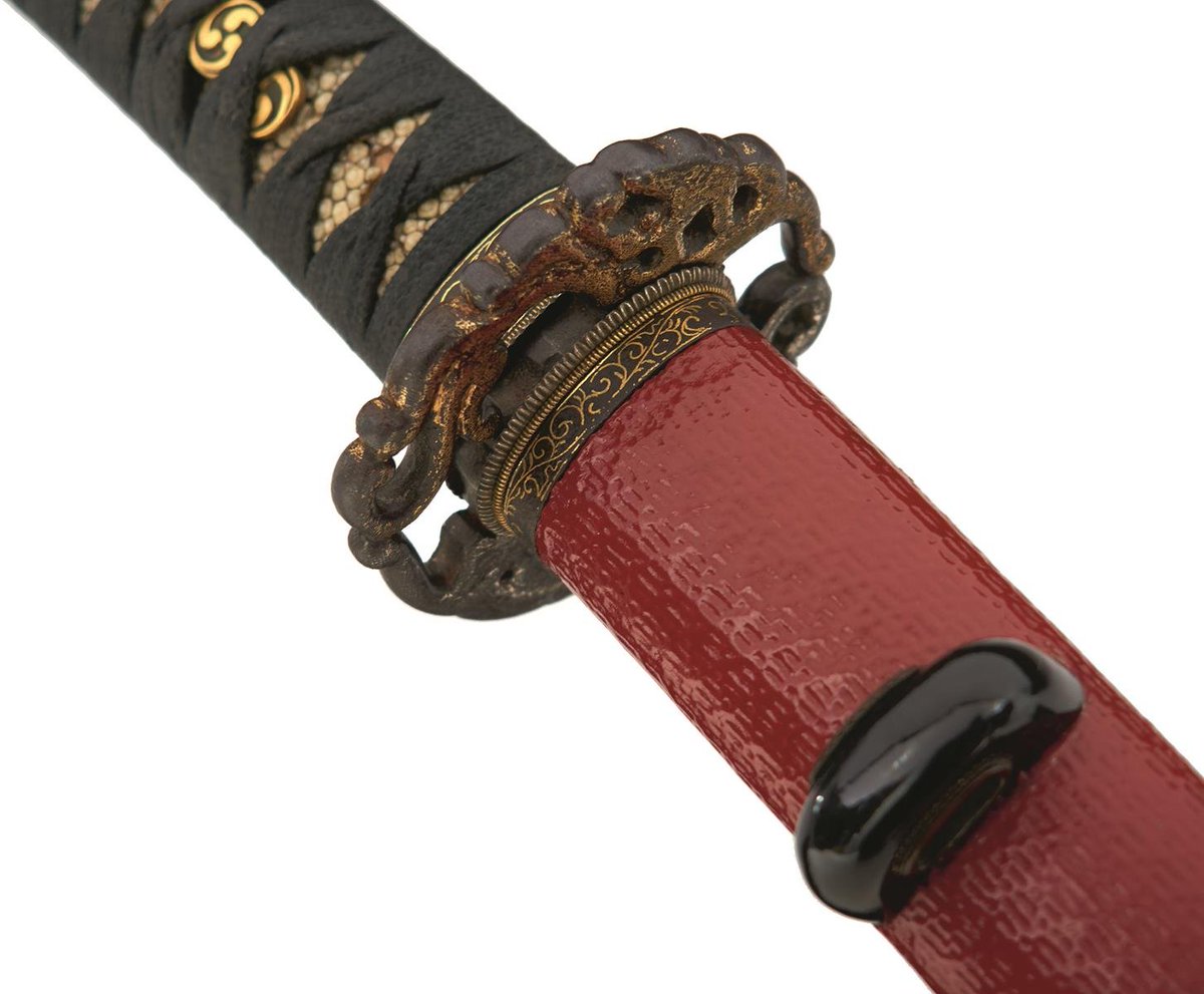 AntonyCribbLtd's tweet photo. A Handachi Wakizashi and a Japanese lacquered fan box - both now on the preview page for our March 30th Fine Arms & Armour auction https://t.co/oK91seNLFX #armsandarmour #armsandarmor #japanese #japan #handachi #wakizashi #japaneseart #lacquerwork #japanesehistory #antiquefans https://t.co/ZkZY8AMyq1