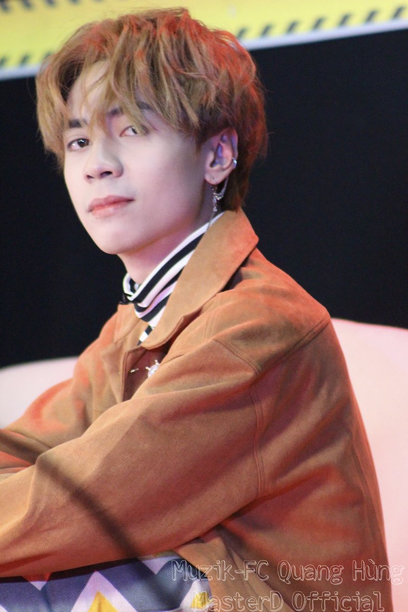 QuangHungD's tweet photo. Kinglive 02/03/2021
🦌🦌🦌🦌❤️❤️
#QuangHungMasterD #MasterD #MuzikVietNam #Muzik #KingliveWithMasterD https://t.co/iKy8ajfPk5