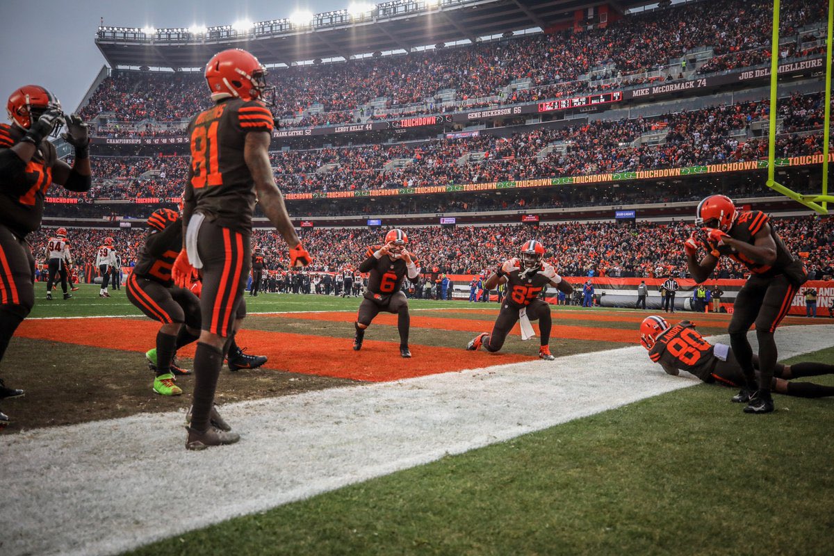 Sign Hollywood <a href="/Browns/">Cleveland Browns</a> #Browns