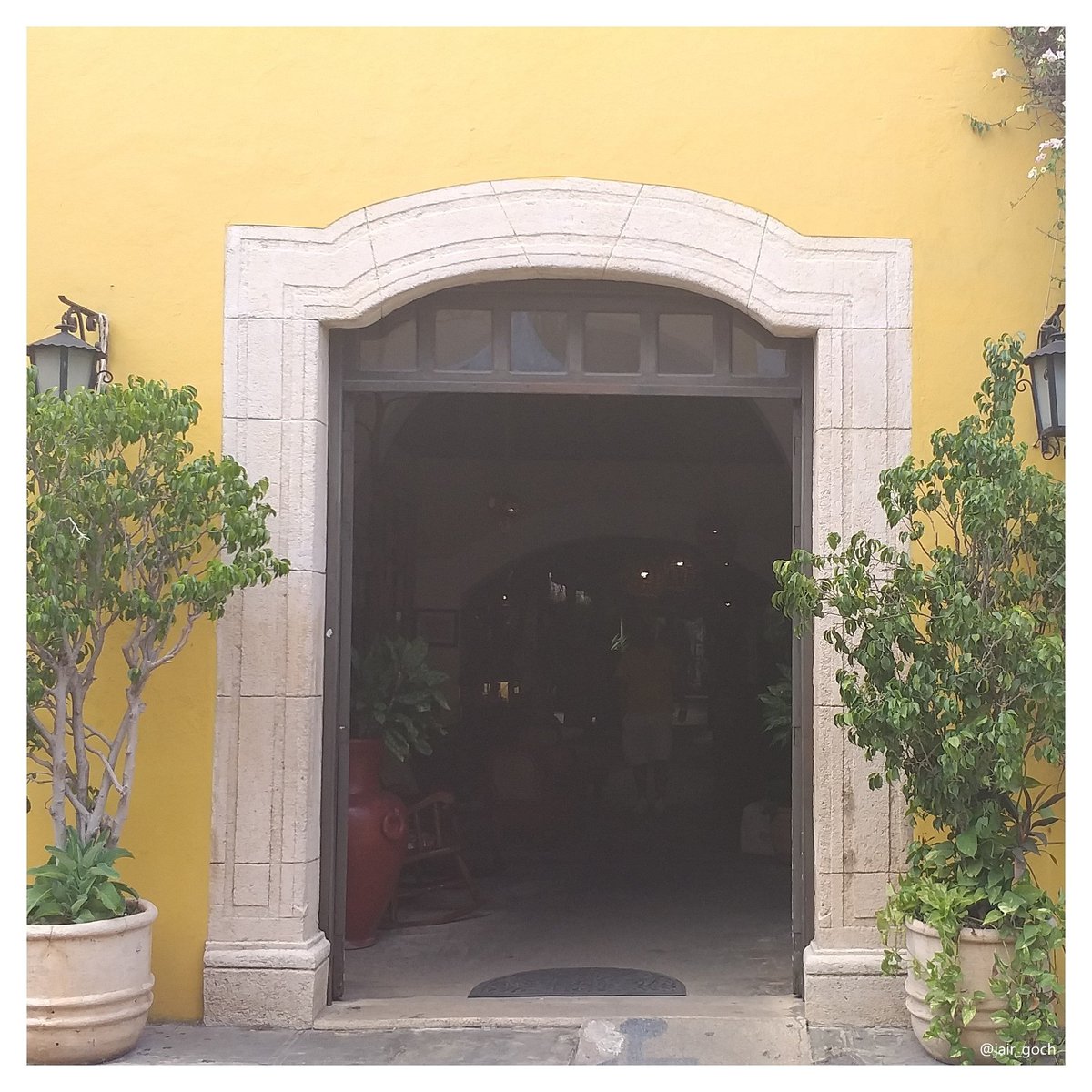 Jair_GoCh's tweet photo. #20 #june #2019 #remember #travel #sun  #automatic #camera #automaticcamera #sepia #photography #daylight #shades #green #unfiltered #mexico #place #road #izamal #izamalyucatan #magictown #pueblomagico #town #building #stones #bulding #restaurant #plants https://t.co/h2kBUKBqmj